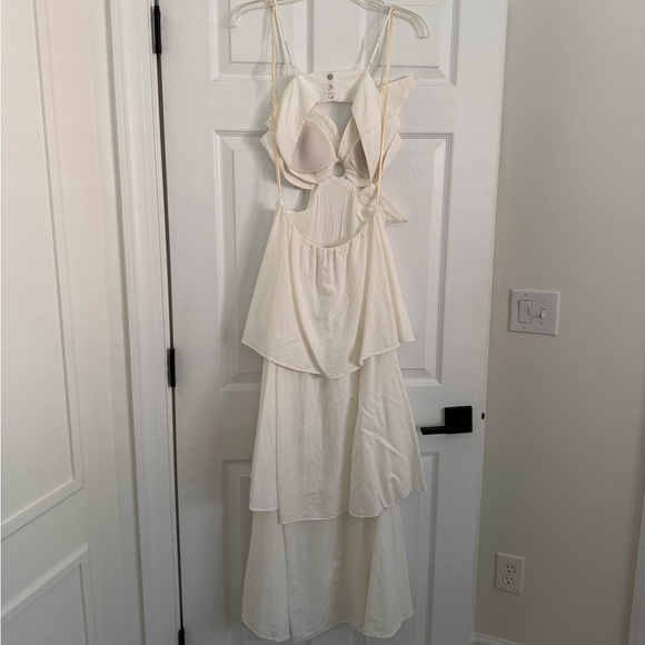 FARM Rio Off-White Floral Tiered Maxi Dress - Picture 6 of 6